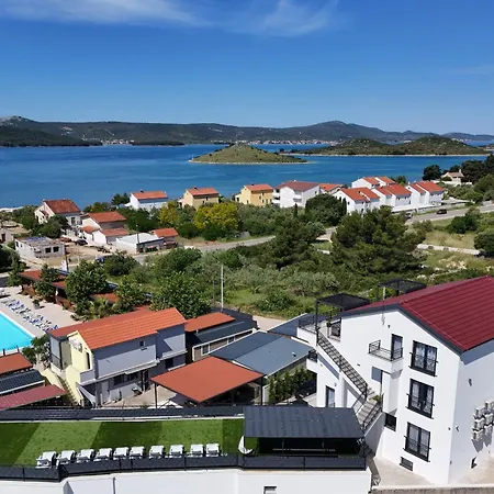 Adria Breeze Pool Apartman Turanj