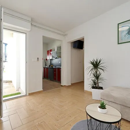 Adria Breeze Pool Apartman *