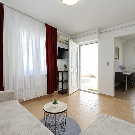 Adria Breeze Pool Apartman Turanj