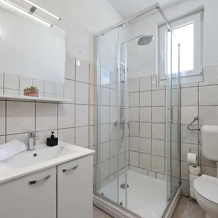 Adria Breeze Pool Apartman Turanj