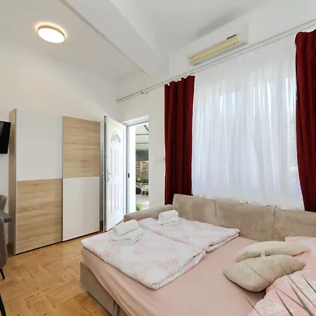 Adria Breeze Pool Apartman Turanj
