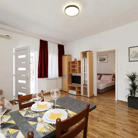 Adria Breeze Pool Apartman *