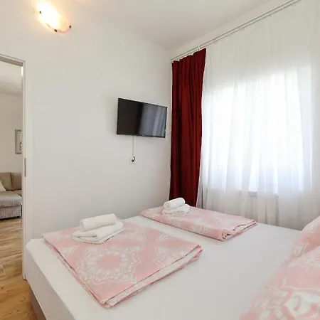 Adria Breeze Pool Apartman Turanj