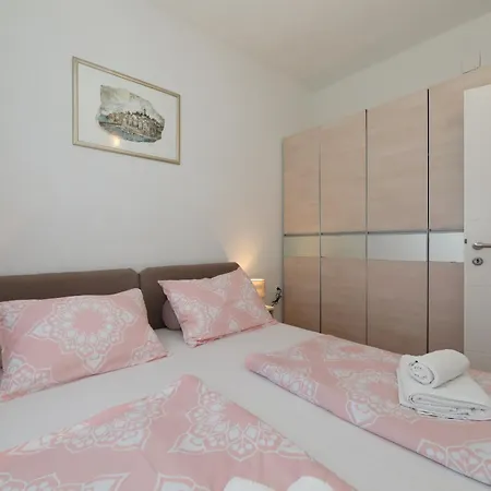Adria Breeze Pool Turanj