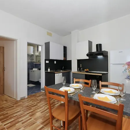 Adria Breeze Pool Apartman