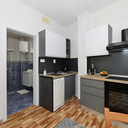 Adria Breeze Pool Apartman Turanj