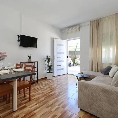 Adria Breeze Pool Apartman