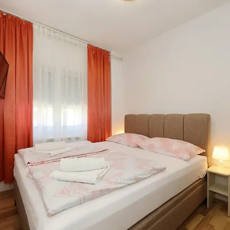 Adria Breeze Pool Apartman *